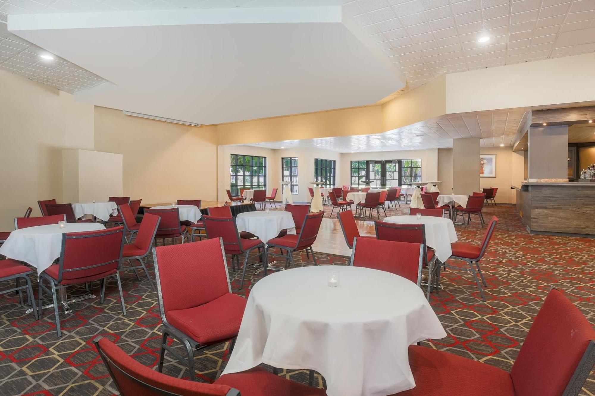 Four Points By Sheraton Hotel 3*